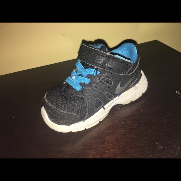 Nike toddler shoes - Picture 1 of 3